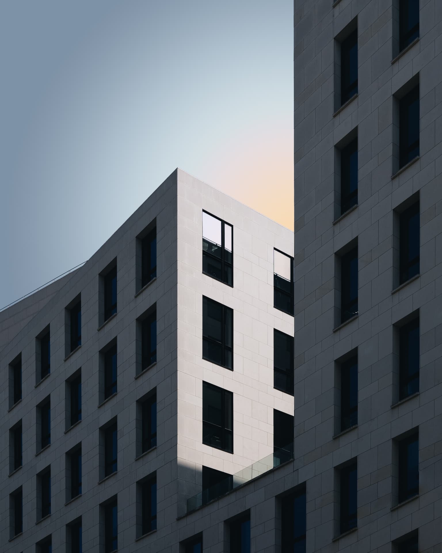 Immeuble moderne illustrant l'espace professionnel Transpareo
